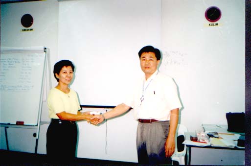 Pres.P.A.Lim given a token of Appreciation by Pres.G.S.Yeoh(Silterra)jpg
